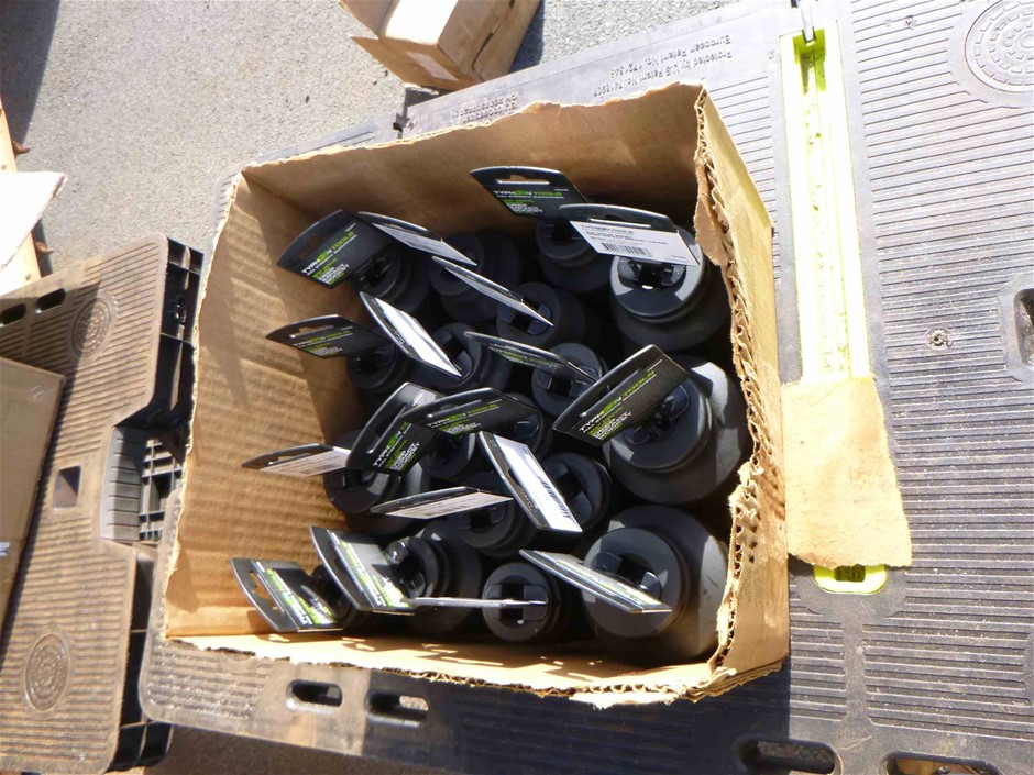 4 x BLACK+DECKER 10.8V Lithium-Ion Dustbuster, Red/Grey, Model: DVA315J-XE.