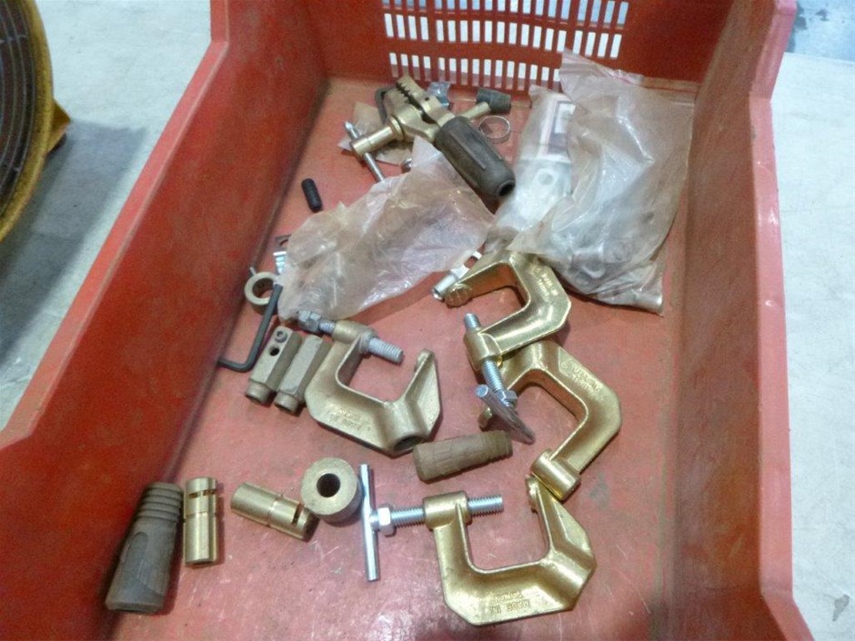 SAMSUNG 27-Inch Washer Dryer Pedestal Stand w/ Pull Out Laundry Storage Dra