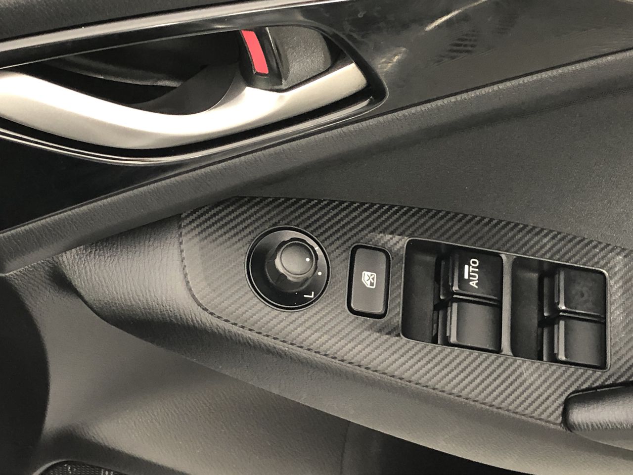 Wolf Blass Red Label Pinot Grigio (6x 750mL).