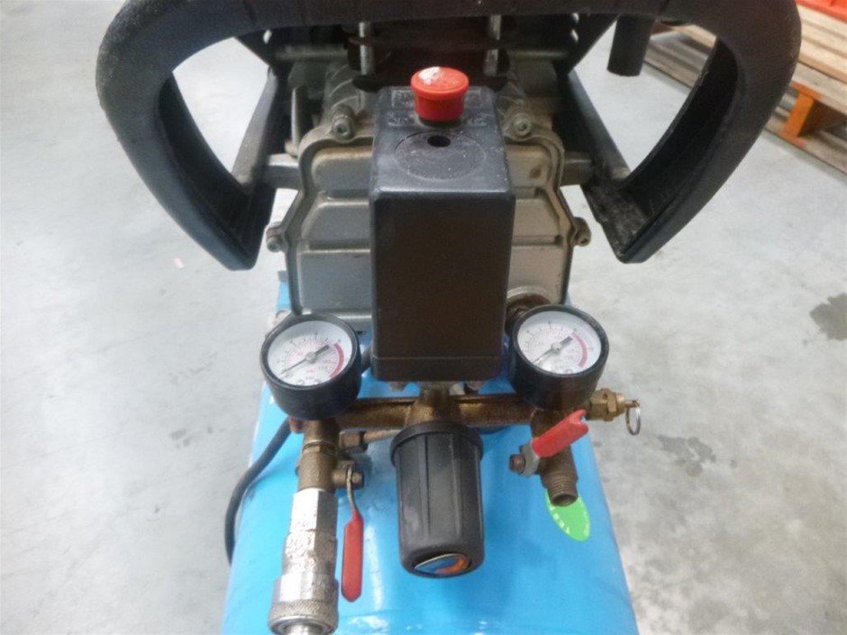 "NED KELLY" Set Of 3 x 1oz Ingots & Display Box Finished in 999 Silver