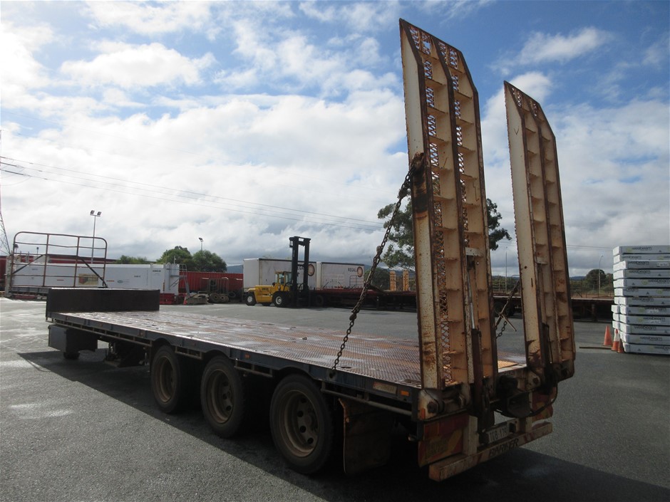 10mm Light Green Flower Jade Gemstones Crystal Beaded Bracelet