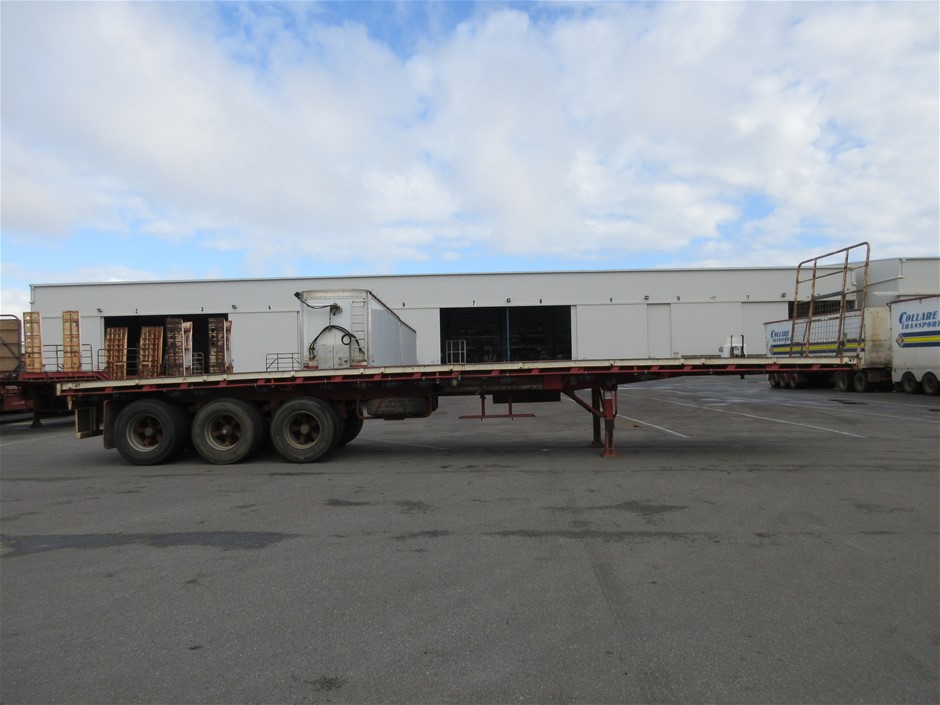 <p>2015 Skyjack SJ12 Vertical Man Lift</p>