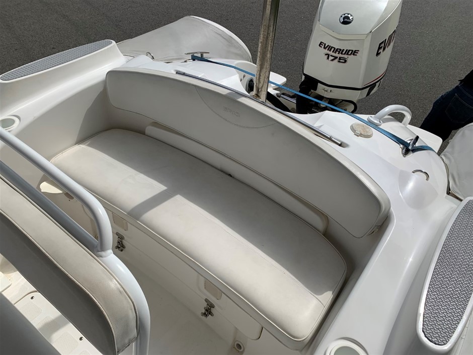 <p>2014 Skyjack SJ3220 Scissor Lift</p>