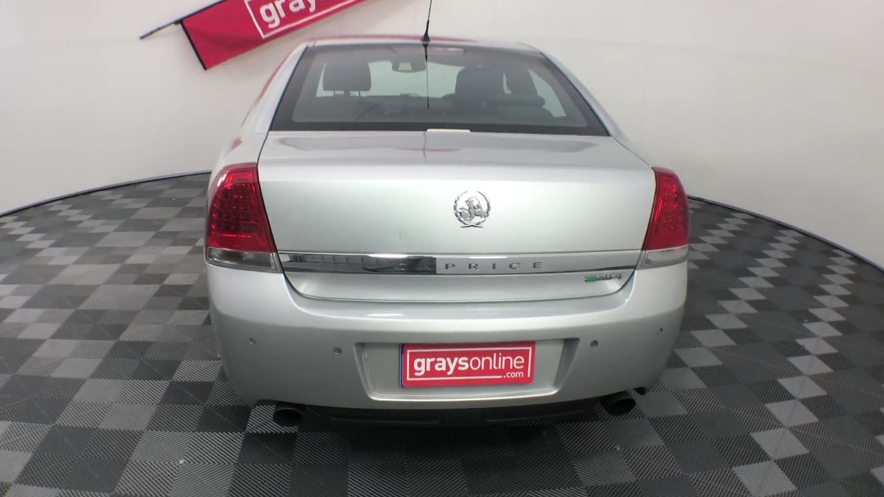 Replica Royal Ring - 16 Simulated Diamonds - US Size 8