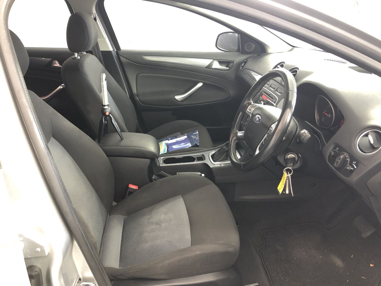 1.42 Carats Natural Blue Sapphire Ring - 925 Silver