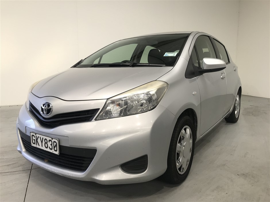 BUNDLE of 2 items: MEDELA Easy Pour Breastmilk Storage Bags (100 Pack, 210m