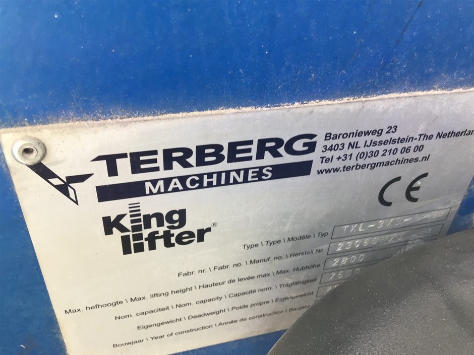 RUBBERMAID Food Storage Containers with Lids, Salad Dressing and Condiment