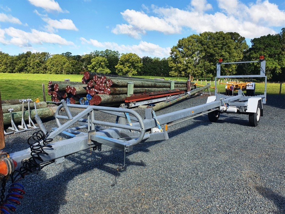 NED KELLY UNIQUE BOXED SET OF 1 GOLD INGOT & PISTOL - FINISHED IN 24K GOLD