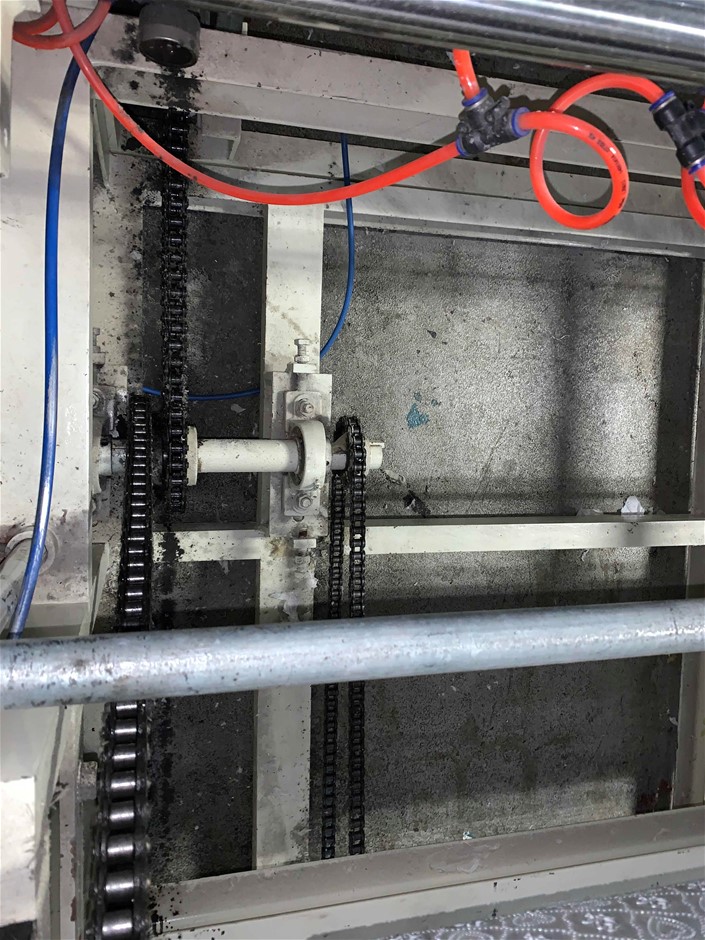 0.07 carat round 2 white diamond, 1 gram silver bar x 2, 0.04 white diamond