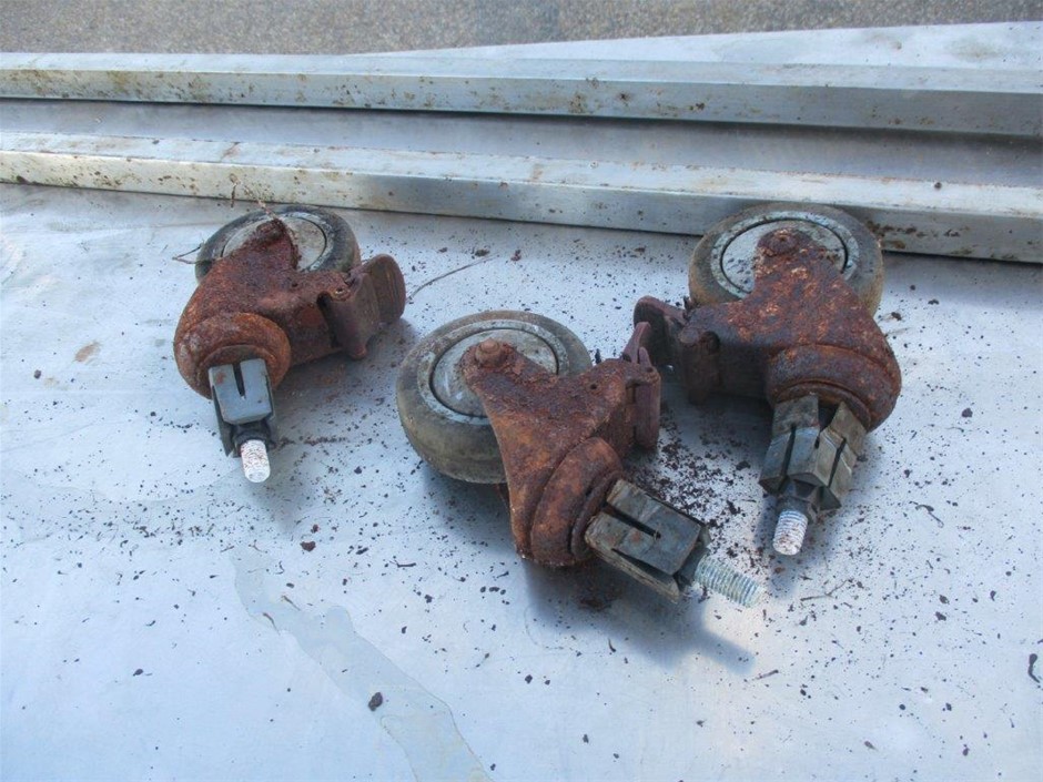 Waterproof  Watch Barrel Shaped Transparent Red Color Quartz Watch Popular