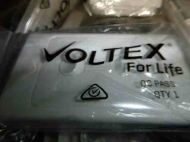 0.07 carat round 2 white diamond, 1 gram silver bar x 2, 0.04 white diamond