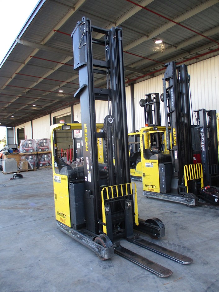 0.20 TCW yellow round various diamonds