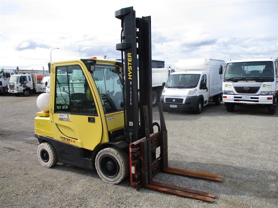 Australia: 2012 Two Dollars QEII Remembrance $2