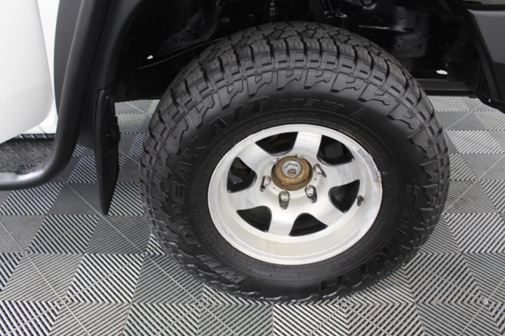 Wolf Blass Red Label Cabernet Sauvignon (6x 750mL).