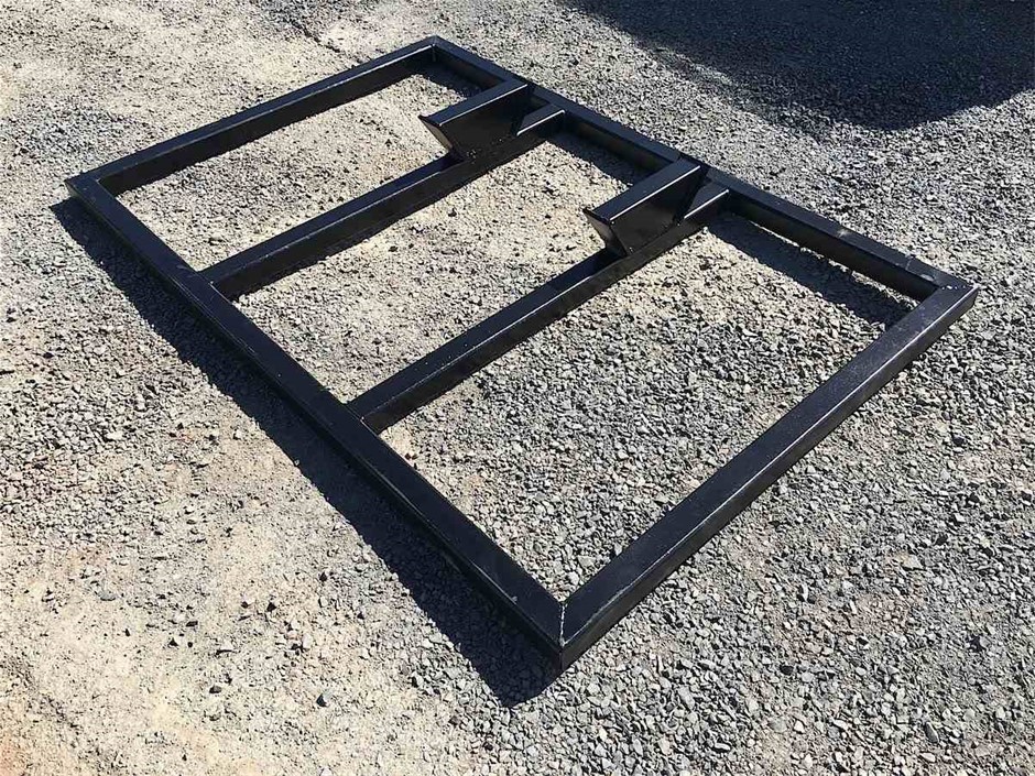 Wolf Blass Red Label Cabernet Sauvignon (6x 750mL).