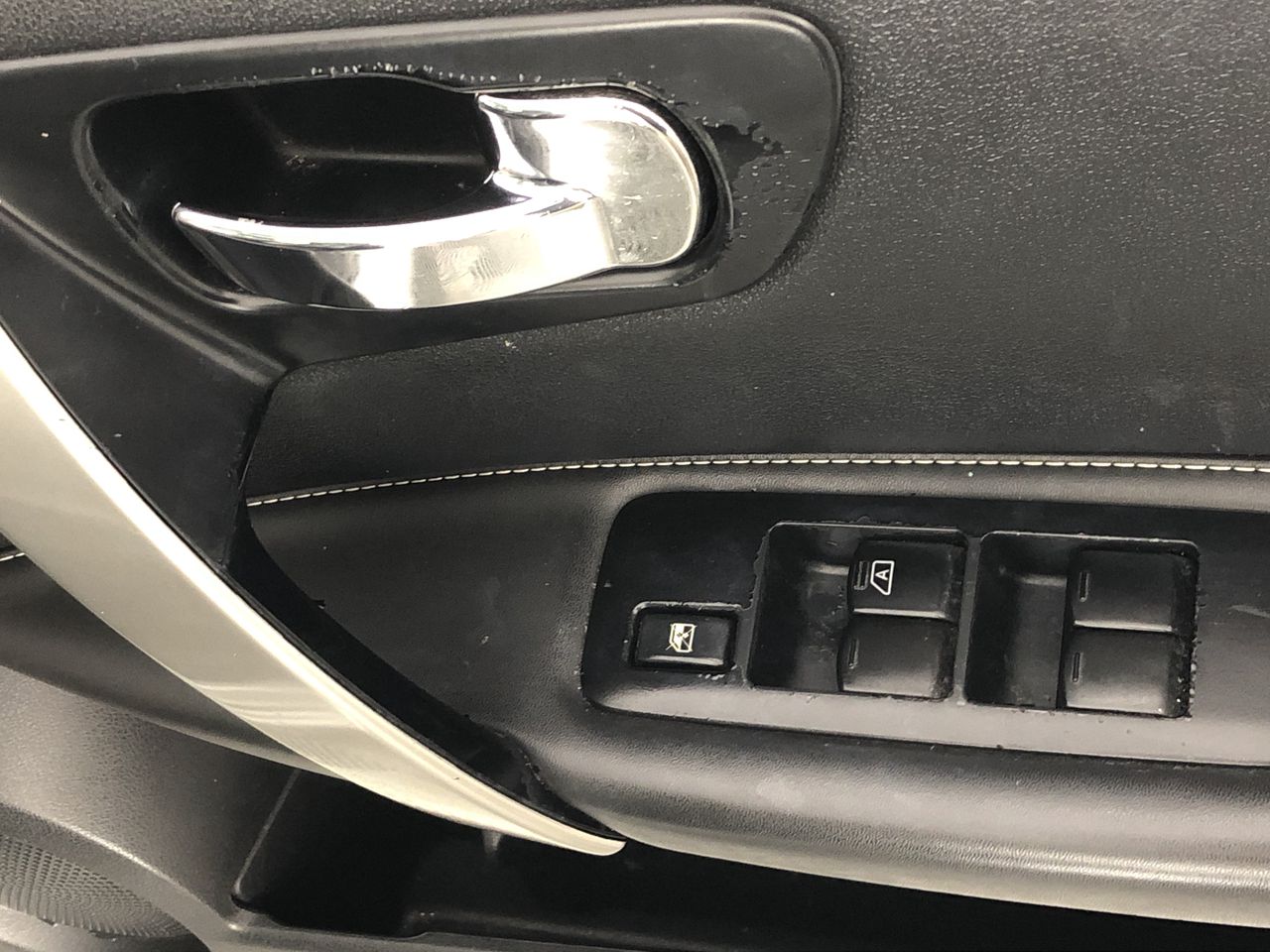 Wolf Blass Red Label Semillon Sauvignon Banc (6x 750mL)