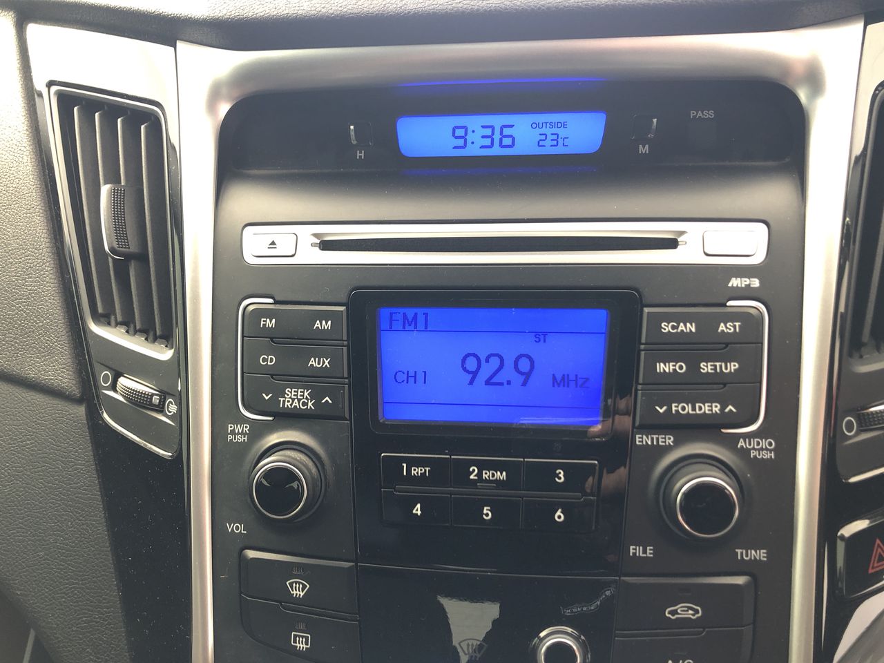 Wolf Blass Yellow Label Chardonnay (6x 750mL). SA