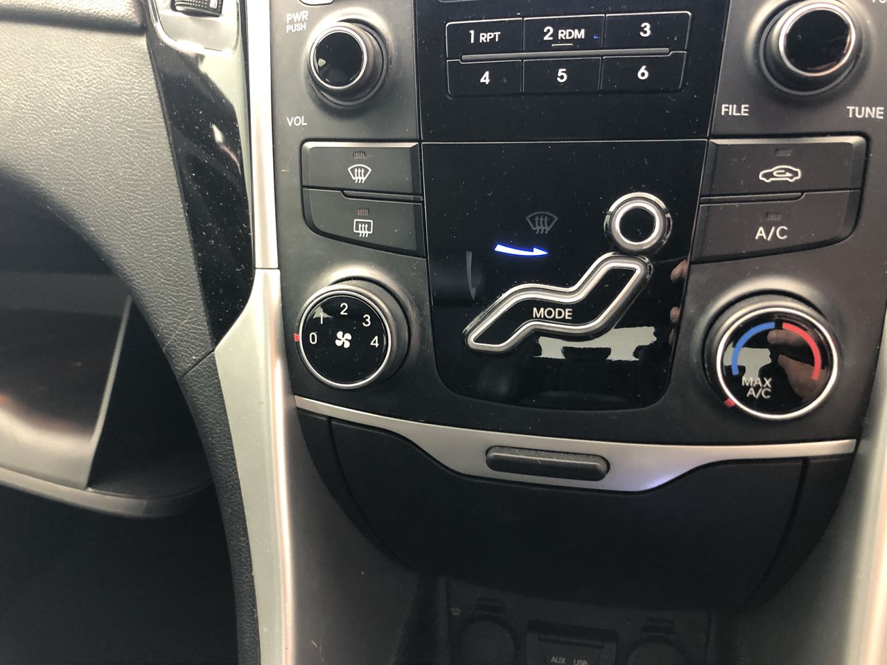 Wolf Blass Yellow Label Merlot (6x 750mL).