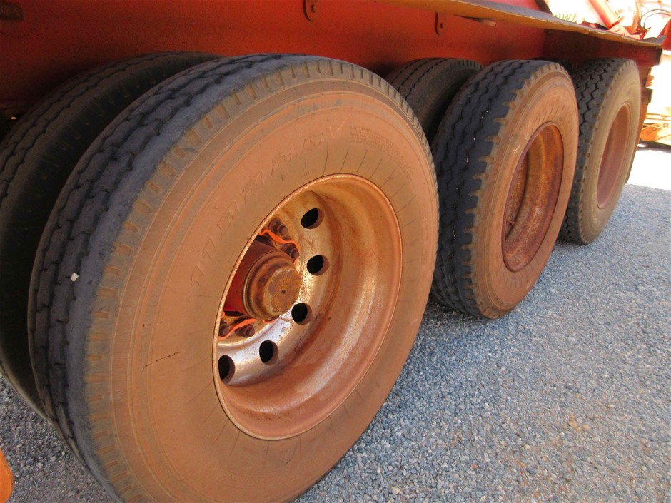 <p>Mitsubishi FGE25NT Counterbalance Clamp Forklift</p>