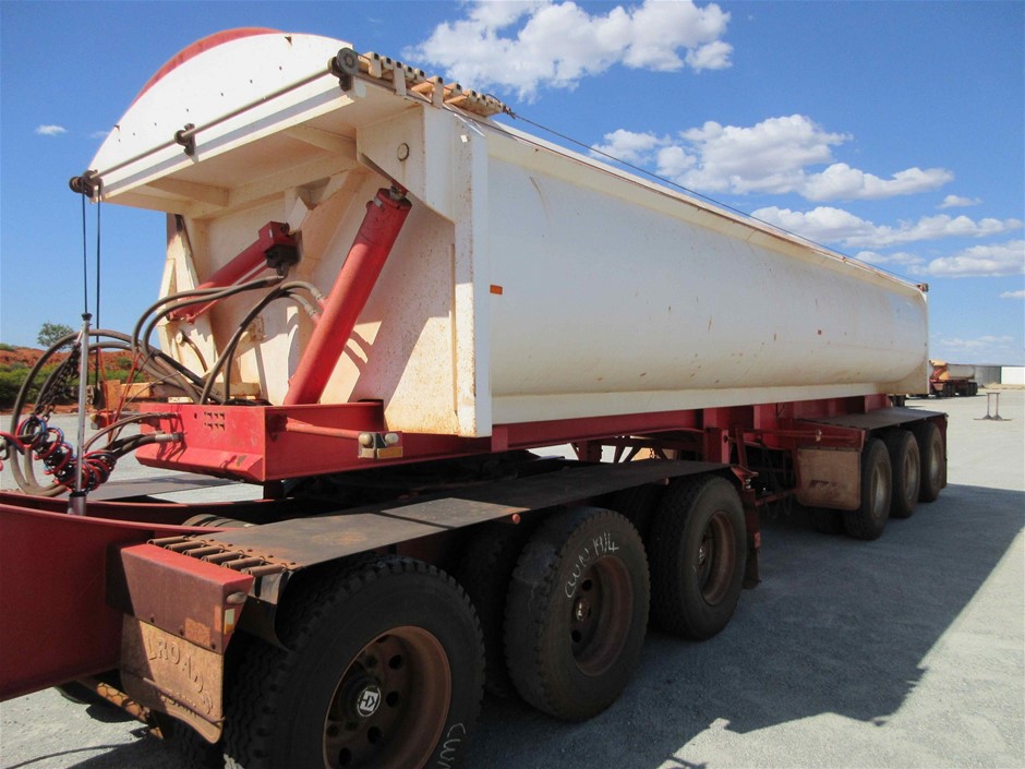 LA BELLA Plume Velvet Desk Chair with Arms, Adjustable Height Swivel Office