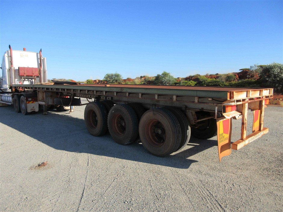 COOPER & CO. Homewares A1 Poster Photo Frames Set of 2, White. NB: Damaged