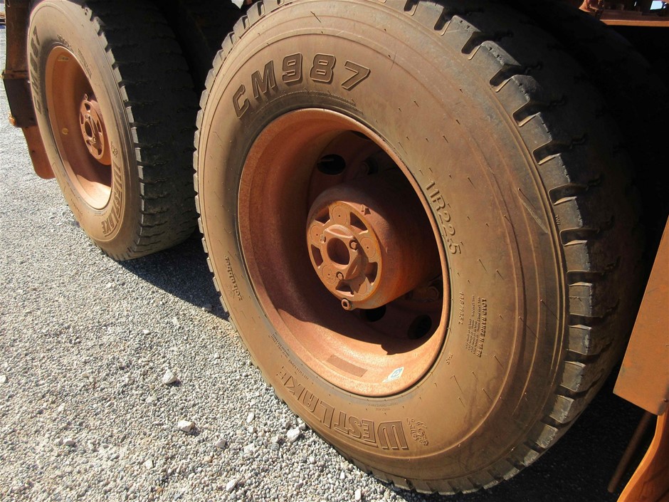 HEOPAPIN Blacklight Astronaut Jellyfish Tapestry Trippy Mushroom UV Reactiv