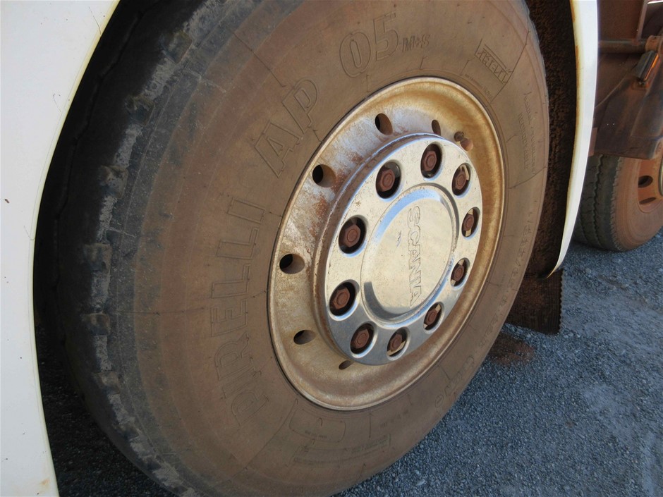 ELEGANT COMFORT Luxurious 1500 Thread Count Egyptian Quality Three Line Emb