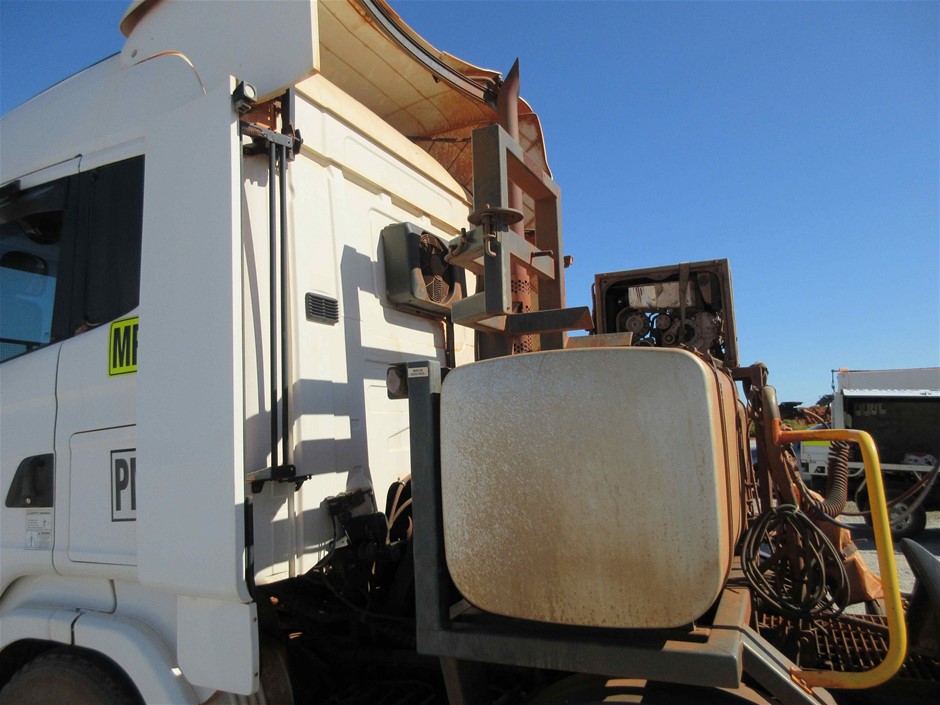 LODGE Cast Iron Skillet w/ Hot Handle Holder, 10.25", L8SK3ASHH41B.