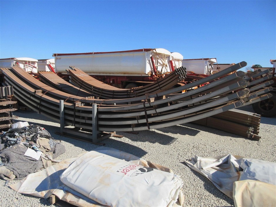 BLACK + DECKER 18V Powerseries Plus Stick Vaccum. NB: Used, May Be Missing