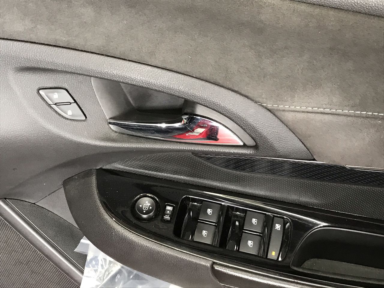 End of Lease Sale: 7" CarPlay/ Android Auto