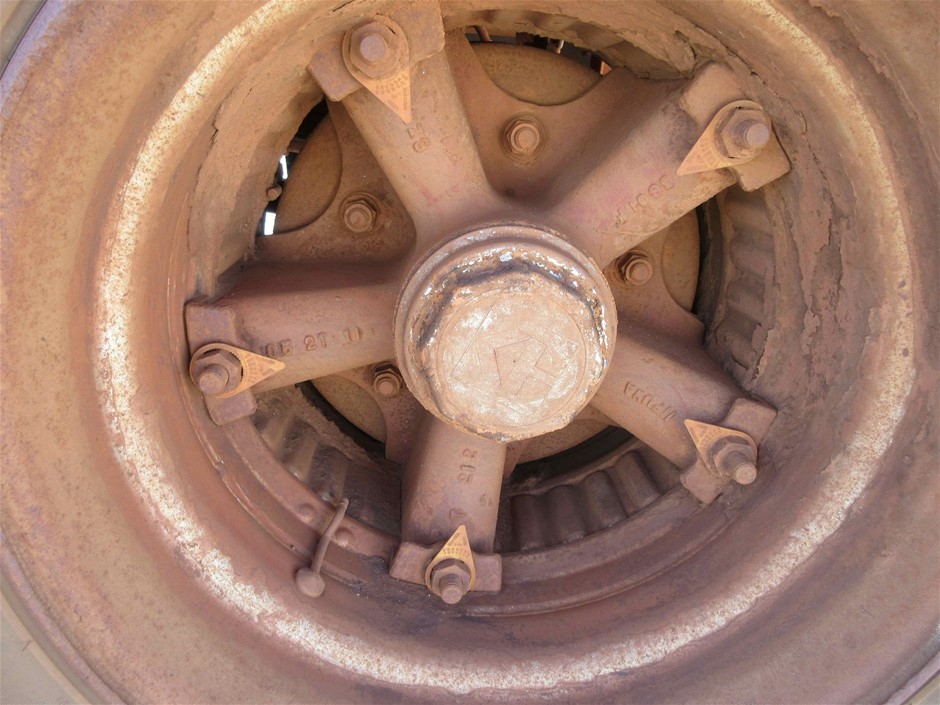 2.32ct Oval Sapphire & Dia. 1.10ct 115 Stones G/VS Ring 18K White Gold