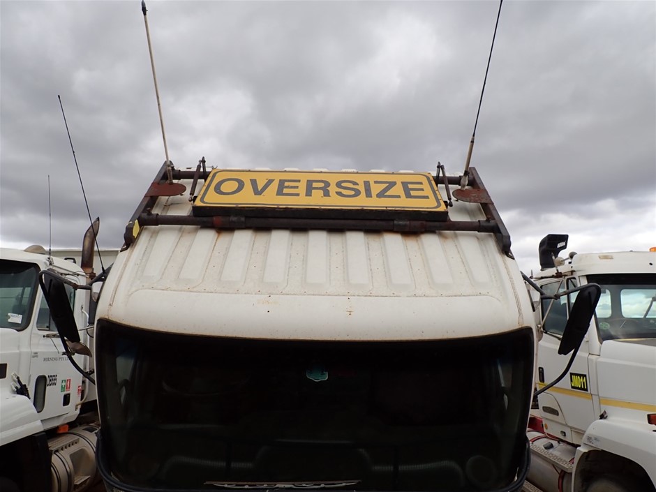 ENGLISH LAUNDRY Men's Flat Front Short, Size 40, 98% Cotton, Light Blue.  B