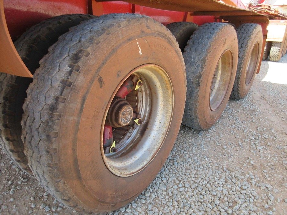 Quantity of 200 1800mm Star Pickets(Unused),