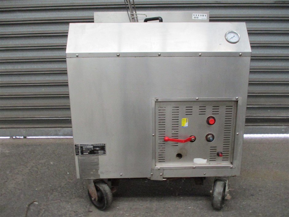 1966 AUSTRALIA FIRST & LAST QUEEN ELIZABETH SILVER ROUND FIFTY CENTS