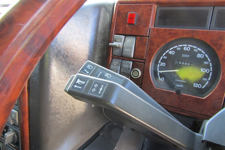 Mix Brand and Model Tote Bags New (Lot of 120)