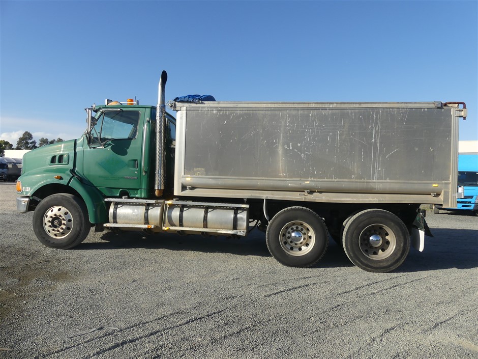 Lindeman's Early Harvest Crisp Chardonnay (6x 750mL).