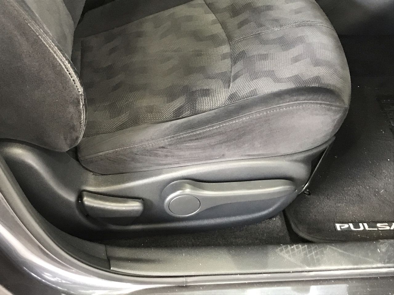 4 x Bow Shackles, WLL 3.2T, Screw Pin Type, Grade S. Yellow Pin.