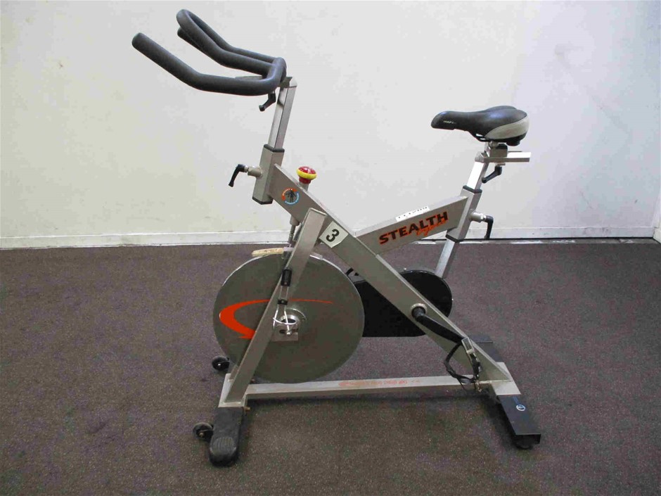 StarTech.com Articulating Monitor Arm – Steel – Single Monitor Stand – Moni