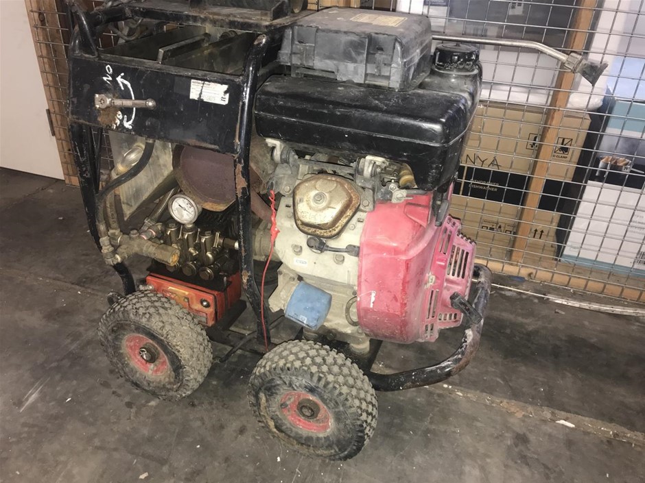 Duchesse De Paris Brut Blanc De Blancs NV (6x 750mL), France.