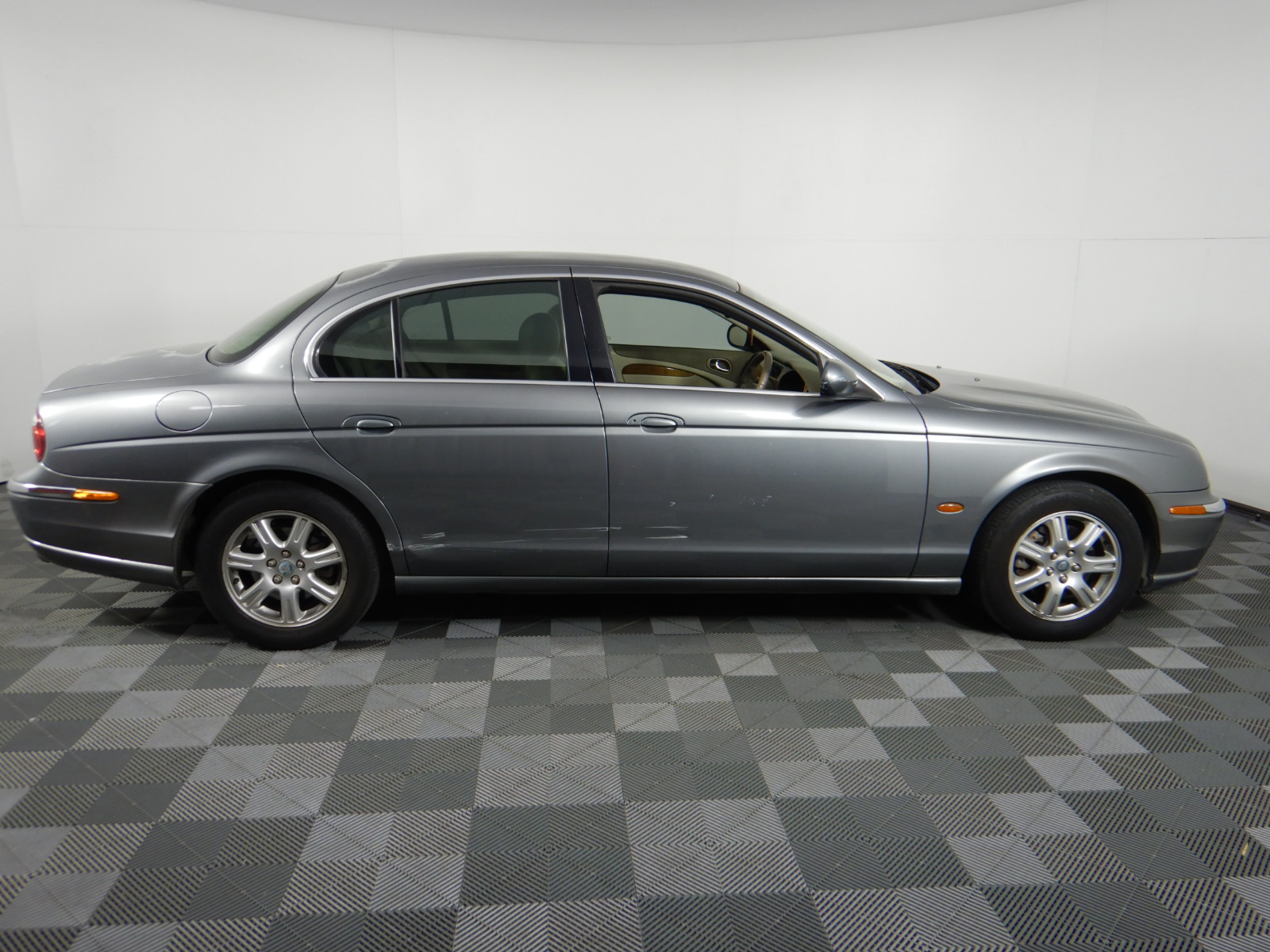 TAILOR VINTAGE Men's 9" Greenwich Shorts, Size 38, 52%Linen/45%Cotton, Fade