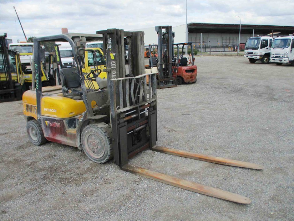 St Huberts The Stag Chardonnay (6x 750mL).