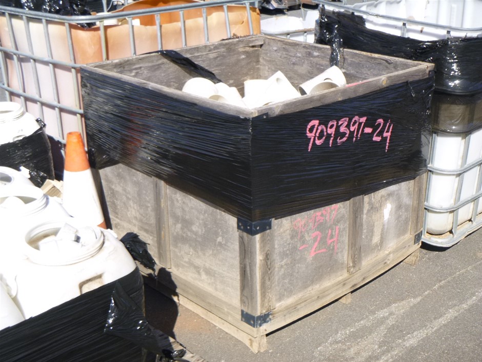 End of Lease Sale: Quantity of Carplay including: