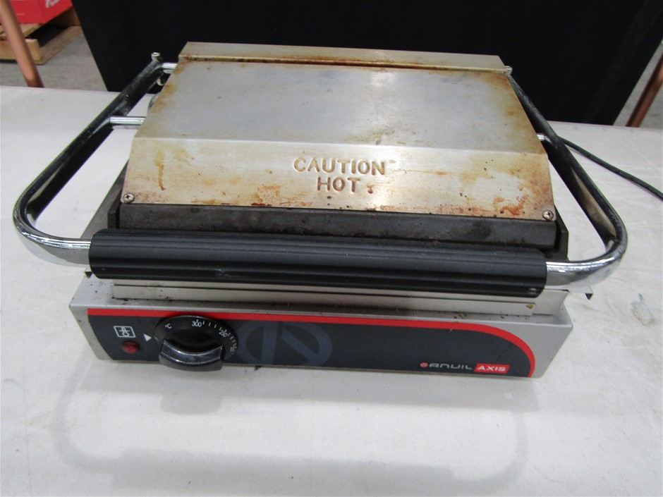 St Huberts The Stag Chardonnay (6x 750mL).