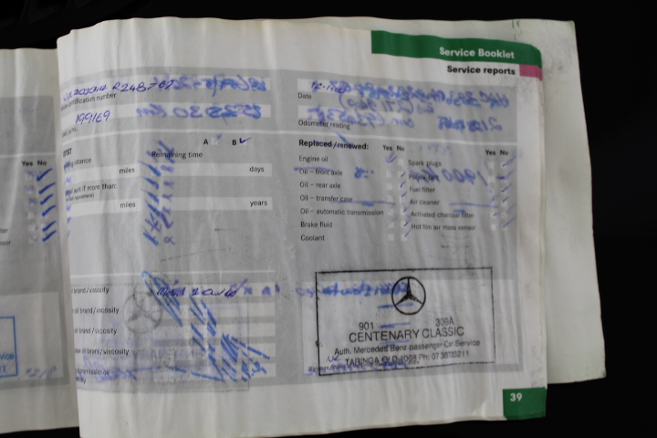 WESTERN BULLDOGS 2026 SQUD SIGNED/FRAMED GUERNSEY