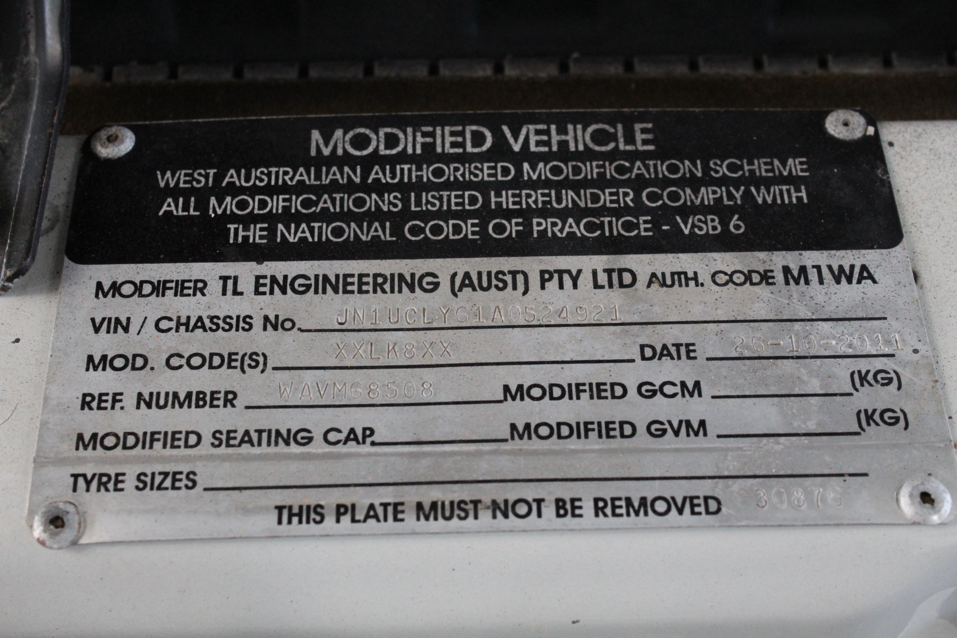 1/100 Scottdale x 2, 1 gram Valcumbi silver bars x 2 & 1 Kilo Copper Bar