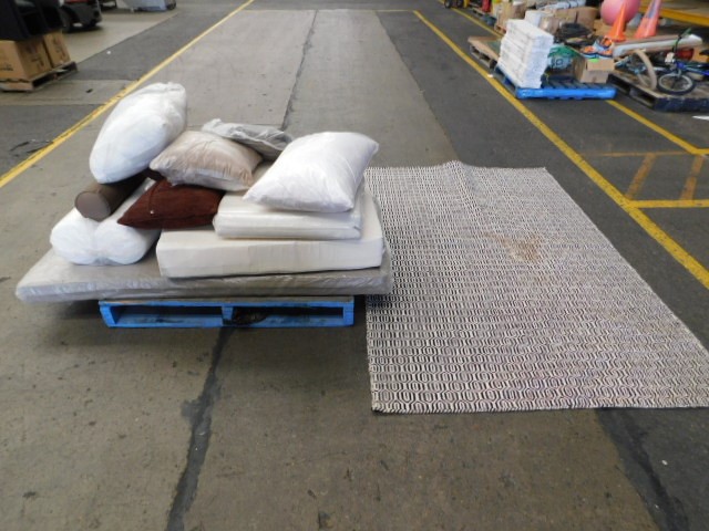 0.11 carat white 5 diamonds round