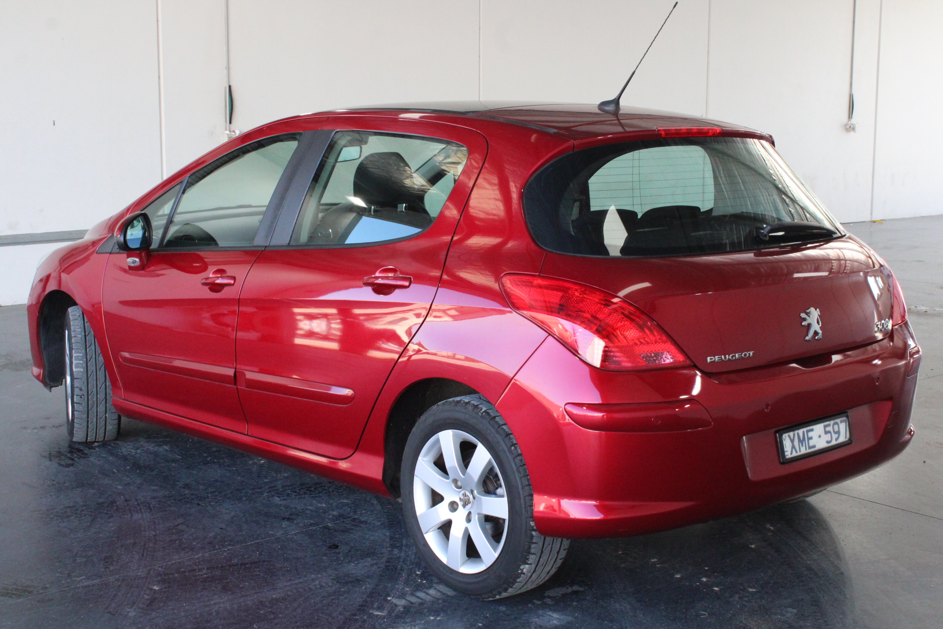 <p>Mini Wine barrel with Stand</p>