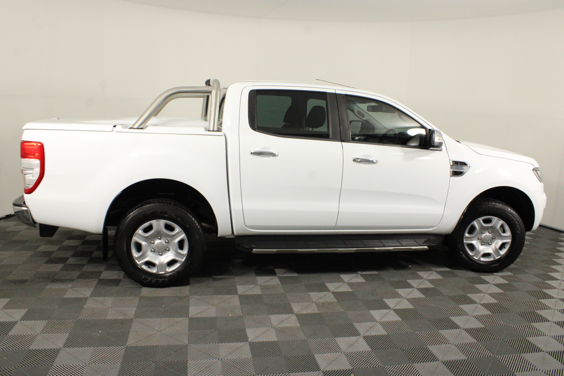 1/100 Scottdale gold bar x 2, 1g Valcumbi bar x 2 & 1g Silver Bar x 2