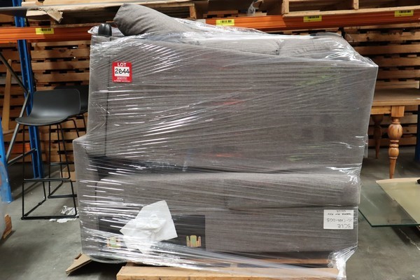 SHARK Steam And Scrub Mop, Model S7001ANZ. NB: Minor Use.