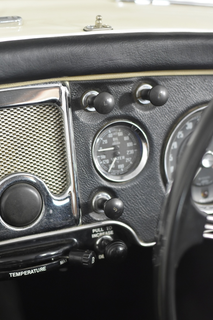 APPLE iPhone Air 256GB Sky Blue [eSIM ONLY]. S/N: LT9FM2HNWD.  Buyers Note